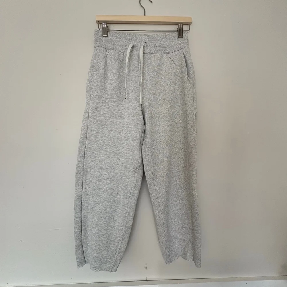 Lululemon Scuba High-Rise Relaxed Jogger Heathered Core Ultra Light Grey size 4 - Picture 2 of 15